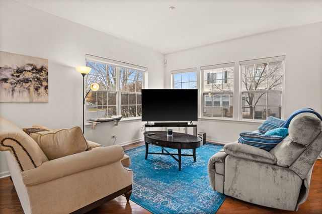 6131 Canterbury Lane, Hoffman Estates, IL 60192