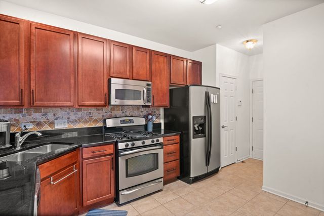 6131 Canterbury Lane, Hoffman Estates, IL 60192