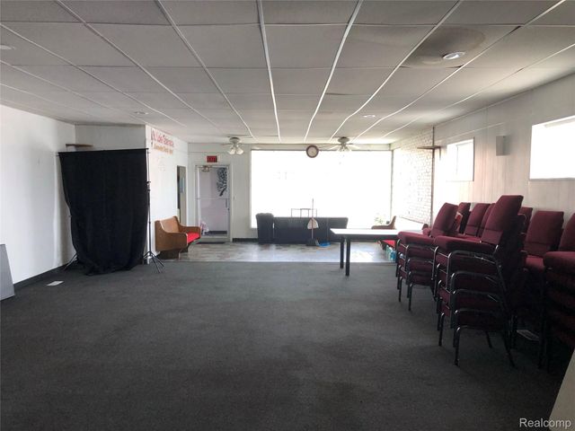 9559 Greenfield Road, Detroit, MI 48227