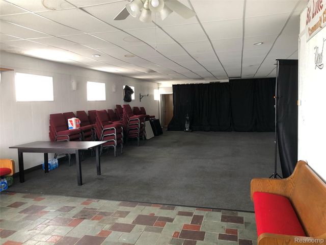 9559 Greenfield Road, Detroit, MI 48227