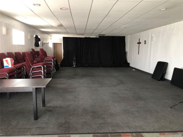 9559 Greenfield Road, Detroit, MI 48227