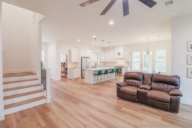 1000 S Moccasin Place, Sapulpa, OK 74066