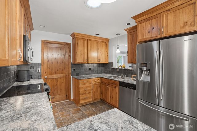 3202 Crystal Springs Road W, University Place, WA 98466