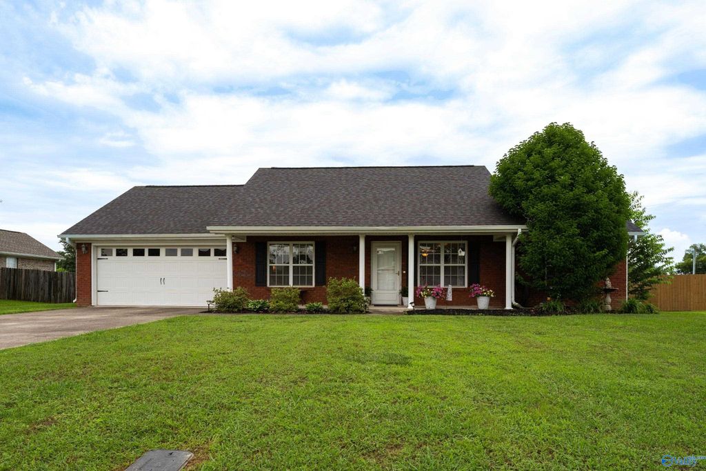 18344 Foxford Lane, Athens, AL 35613