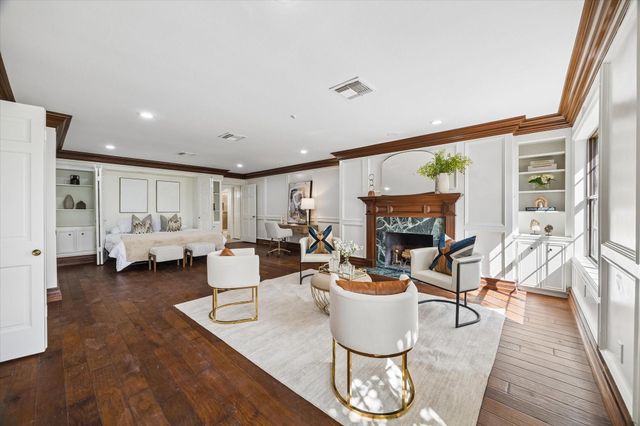 1727 Nantucket Drive, Houston, TX 77057