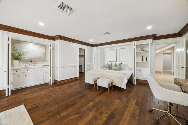 1727 Nantucket Drive, Houston, TX 77057