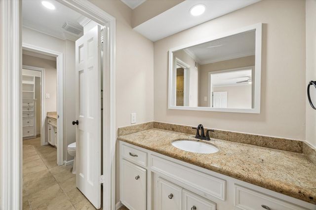 1727 Nantucket Drive, Houston, TX 77057