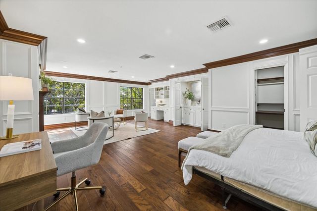 1727 Nantucket Drive, Houston, TX 77057