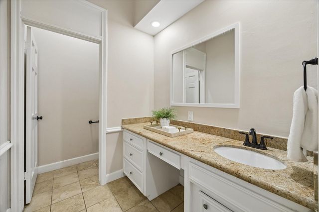 1727 Nantucket Drive, Houston, TX 77057