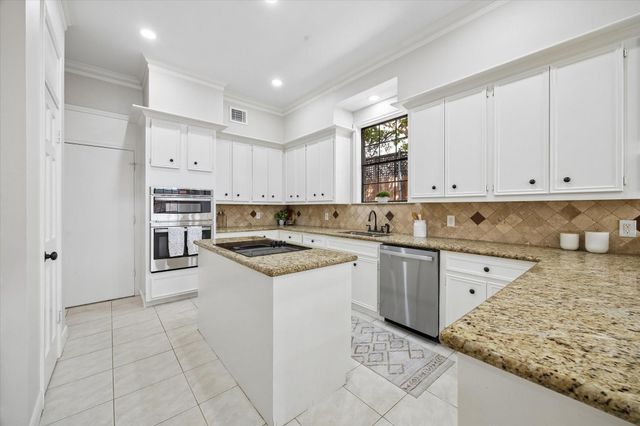 1727 Nantucket Drive, Houston, TX 77057