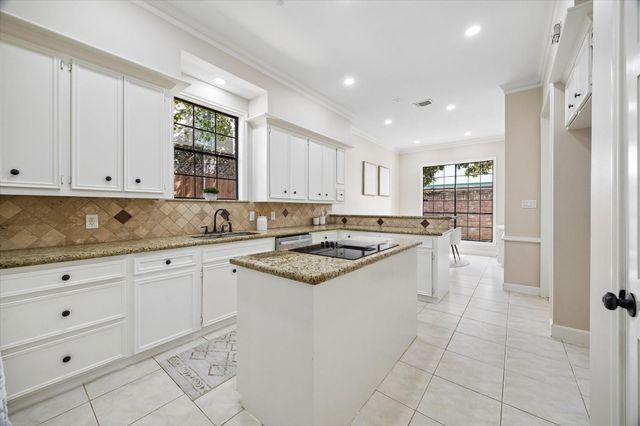 1727 Nantucket Drive, Houston, TX 77057