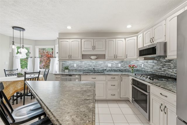 98 Firethorn Rd, Economy, PA 15005