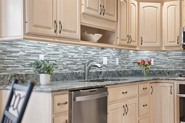 98 Firethorn Rd, Economy, PA 15005