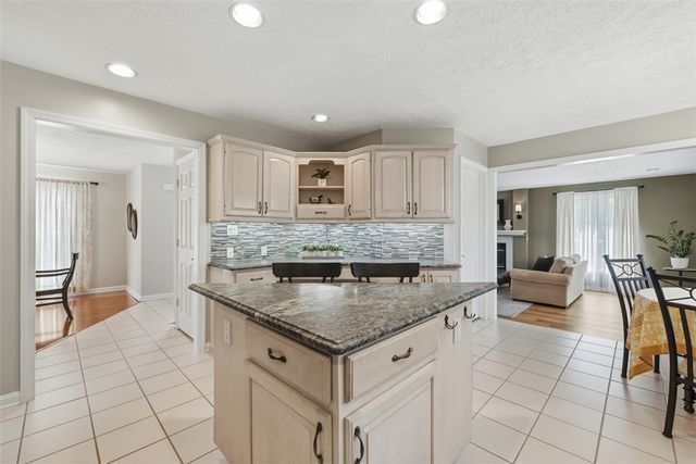98 Firethorn Rd, Economy, PA 15005