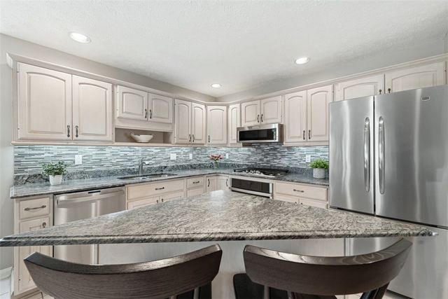 98 Firethorn Rd, Economy, PA 15005