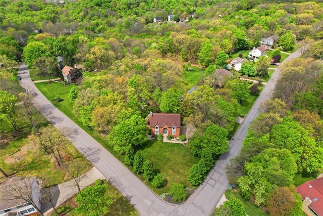98 Firethorn Rd, Economy, PA 15005