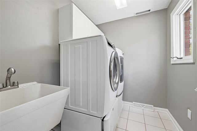 98 Firethorn Rd, Economy, PA 15005
