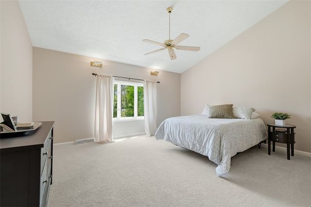 98 Firethorn Rd, Economy, PA 15005