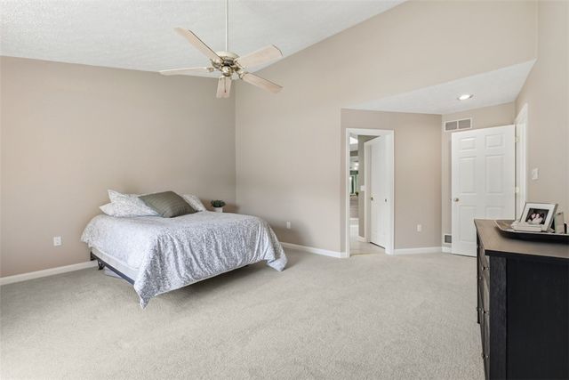 98 Firethorn Rd, Economy, PA 15005