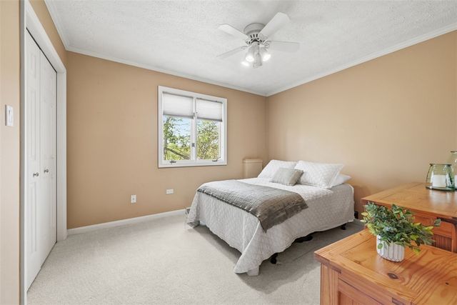 98 Firethorn Rd, Economy, PA 15005