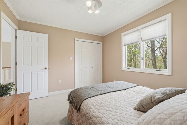 98 Firethorn Rd, Economy, PA 15005