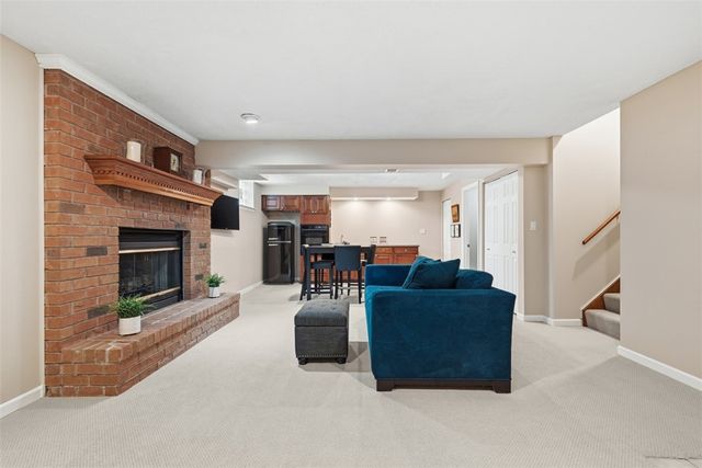 98 Firethorn Rd, Economy, PA 15005