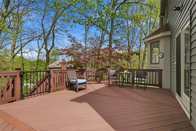 98 Firethorn Rd, Economy, PA 15005