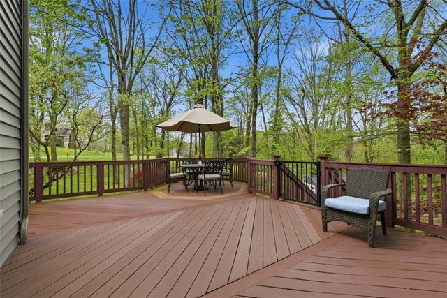 98 Firethorn Rd, Economy, PA 15005