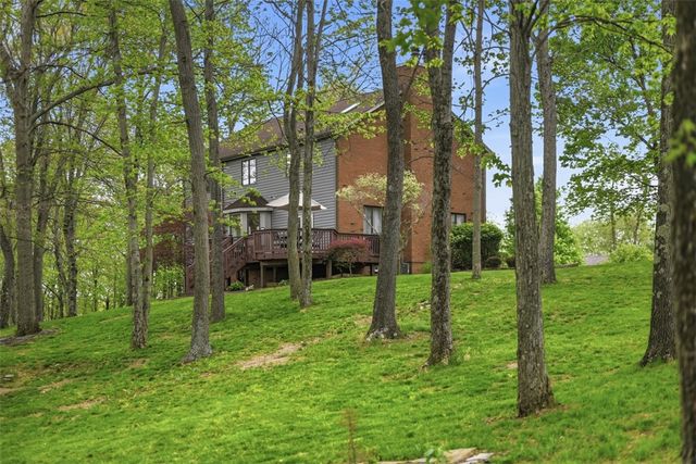98 Firethorn Rd, Economy, PA 15005
