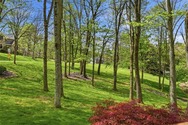 98 Firethorn Rd, Economy, PA 15005