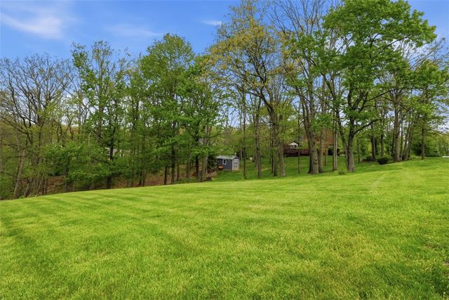 98 Firethorn Rd, Economy, PA 15005
