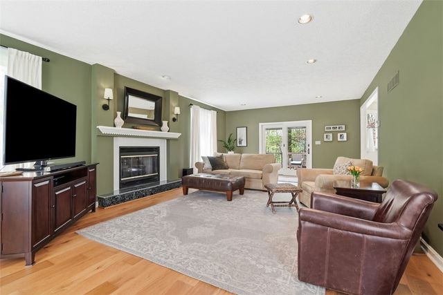 98 Firethorn Rd, Economy, PA 15005