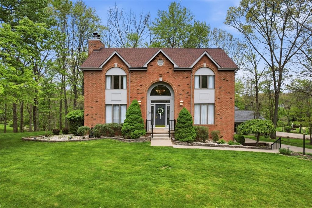 98 Firethorn Rd, Economy, PA 15005