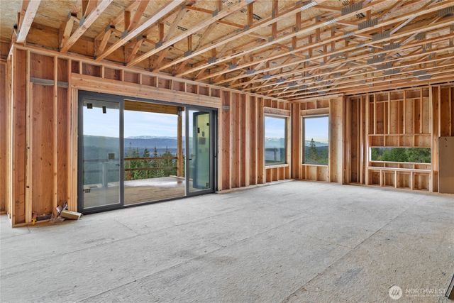 901 Whisper Creek Drive, Cle Elum, WA 98922