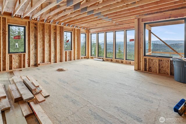 901 Whisper Creek Drive, Cle Elum, WA 98922