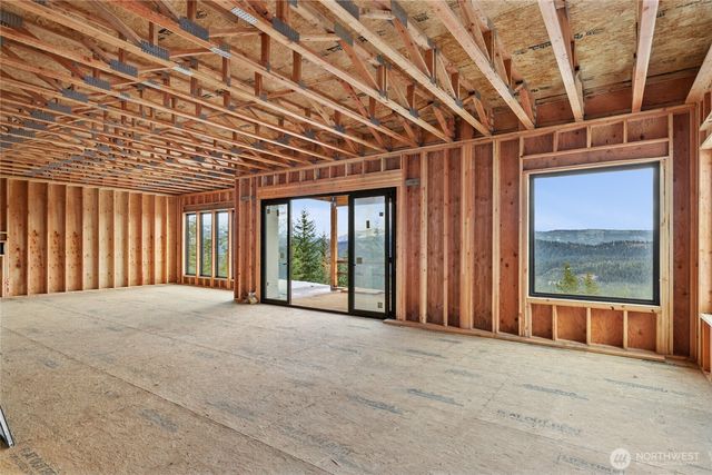 901 Whisper Creek Drive, Cle Elum, WA 98922