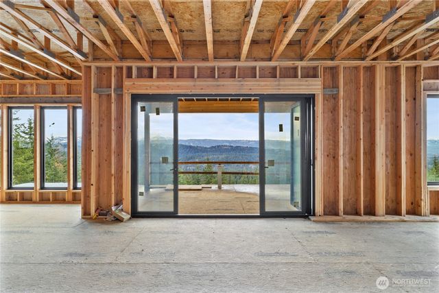 901 Whisper Creek Drive, Cle Elum, WA 98922