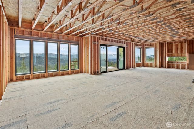 901 Whisper Creek Drive, Cle Elum, WA 98922