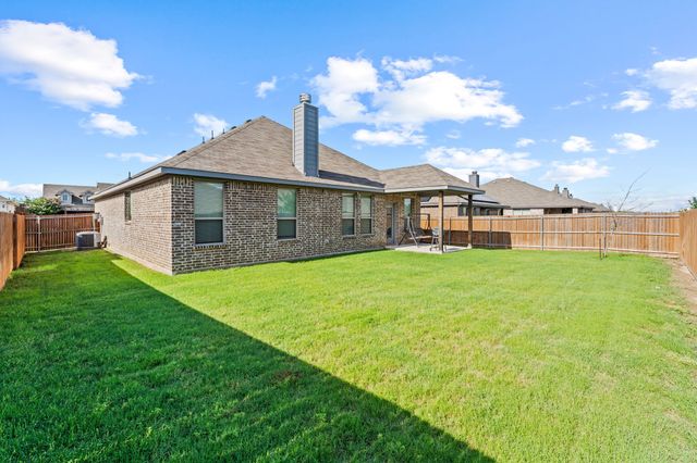 1404 Eagle Nest Drive, Azle, TX 76020