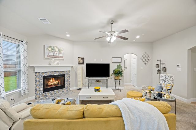 1404 Eagle Nest Drive, Azle, TX 76020