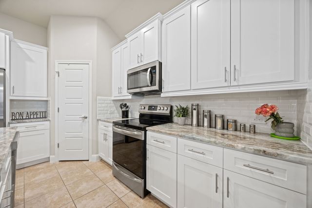 1404 Eagle Nest Drive, Azle, TX 76020