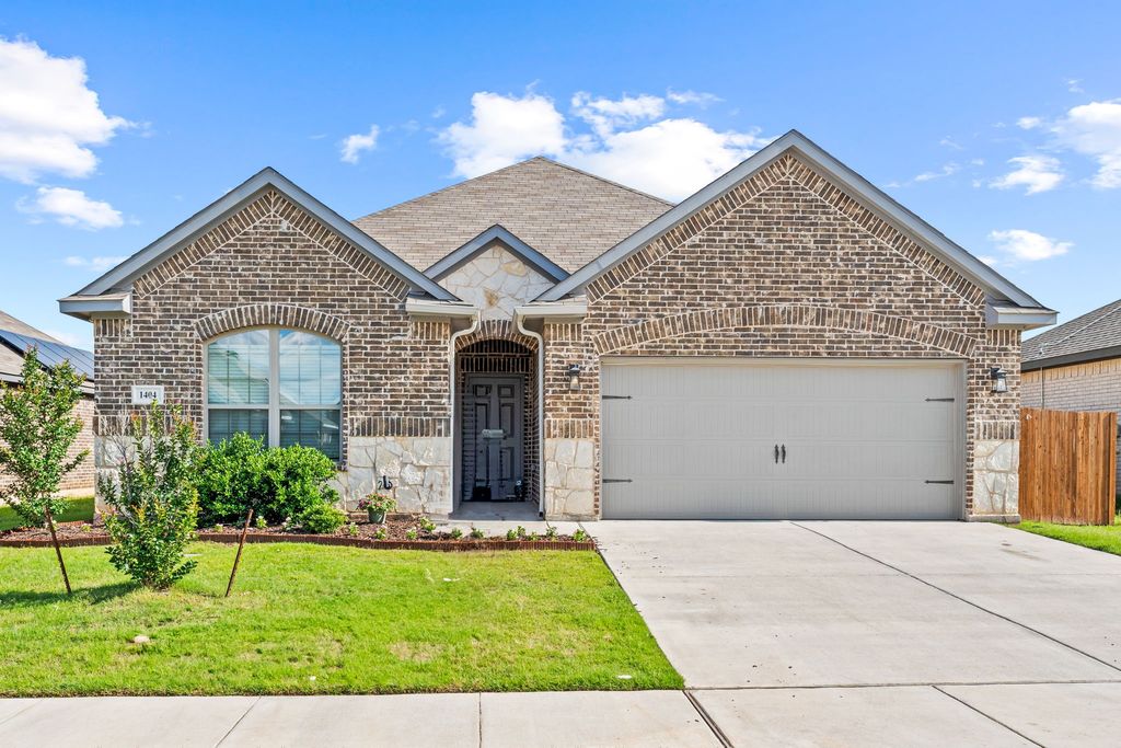 1404 Eagle Nest Drive, Azle, TX 76020
