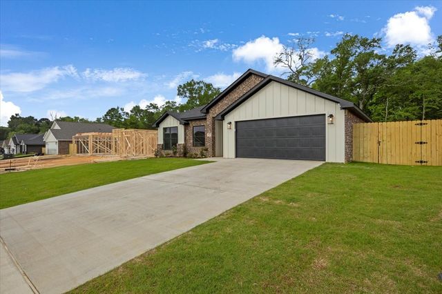 16226 Crossing Circle, Lindale, TX 75771