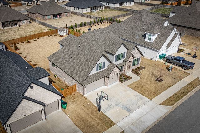 1281 Elizabeth Loop, Bentonville, AR 72713