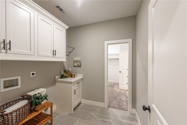 1281 Elizabeth Loop, Bentonville, AR 72713