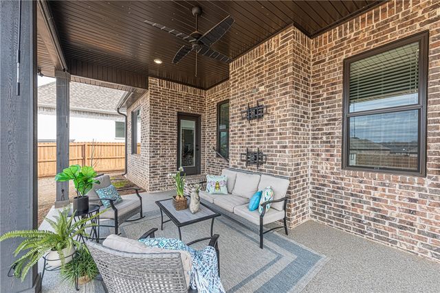 1281 Elizabeth Loop, Bentonville, AR 72713