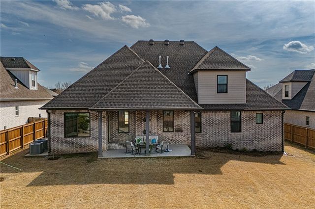 1281 Elizabeth Loop, Bentonville, AR 72713
