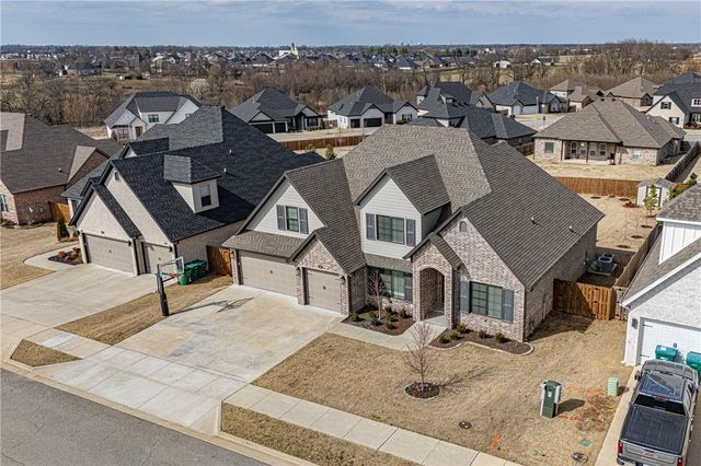 1281 Elizabeth Loop, Bentonville, AR 72713