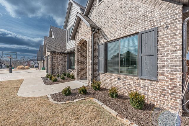 1281 Elizabeth Loop, Bentonville, AR 72713