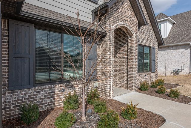 1281 Elizabeth Loop, Bentonville, AR 72713